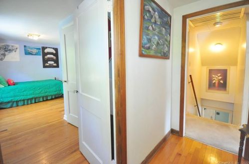 132 Walker St, Manchester CT 06040-4329 exterior