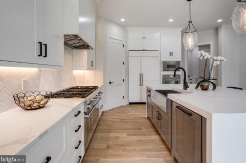 6801 Dillon Ave, Mc Lean VA  22101-4435 exterior