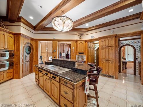 2009 Victoria Hl, Rochester MI exterior