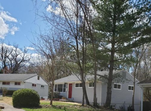 5609 Parchester Dr, Saint Louis, MO 63121-1337