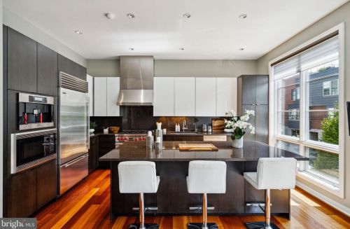 1433 Bainbridge St, Philadelphia PA 19146-2121 exterior