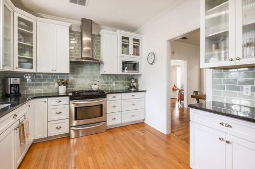 1708 Cedar Ave, Austin TX 78702-1429 exterior