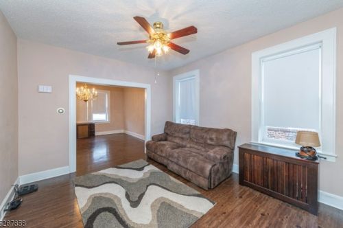 494 13 St, Newark NJ 07107-1105 exterior