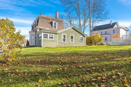 41 Ct St, Dover NH 03820-4108 exterior