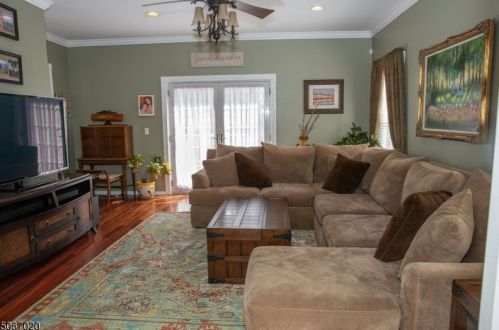 16 Chestnut Hill Dr, Parsippany NJ 07834-2005 exterior