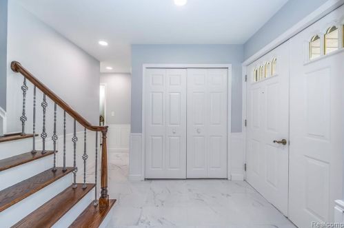 425 Rosemary St, Dearborn Heights MI  48127-3681 exterior