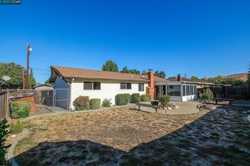 3948 Majestic Dr, Concord CA  94519-1214 exterior
