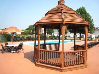 8444 Rothbury Dr, Indianapolis IN  46260-2130 exterior