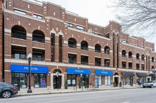 4860 Clark St, Chicago IL  60640-4711 exterior