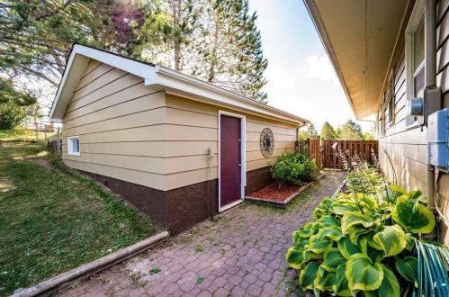 702 Basswood Ave, Duluth MN 55811-2638 exterior