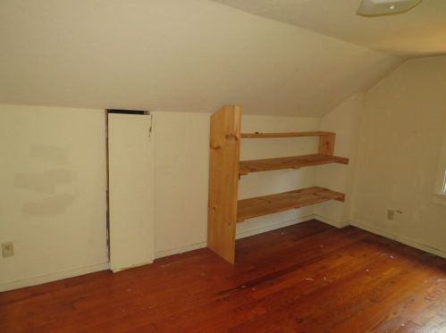 2634 Library Rd, Pittsburgh PA 15234-3107 exterior