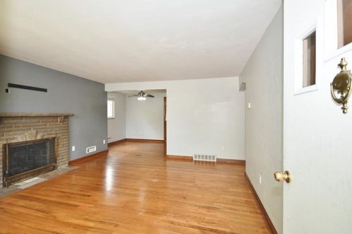 1939 Borland Rd, Pittsburgh, PA 15243-1527