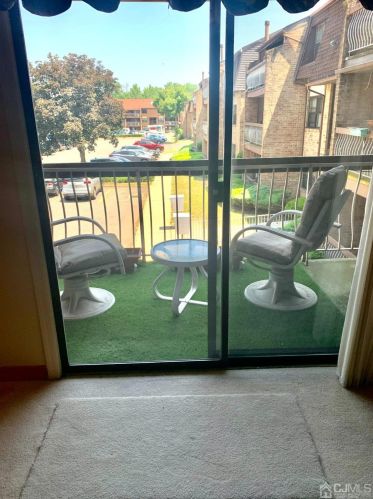 1517 Raspberry Ct, Edison NJ 08817-2765 exterior