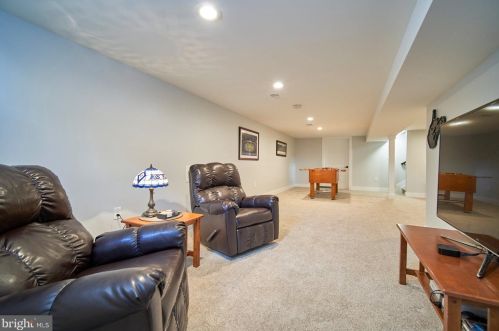 4058 Taney Ave, Alexandria VA 22304-2438 exterior