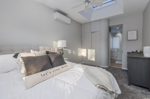 51 Fordham St, Valley Stream NY 11581-3223 exterior