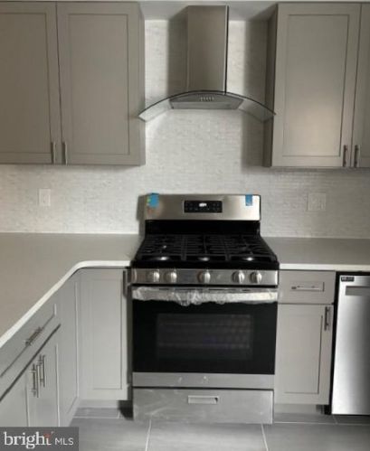 5937 Leithgow St, Philadelphia PA 19123-2127 exterior