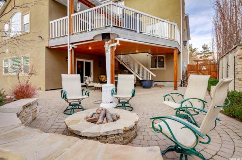 8616 Cima Dr, Sandy UT 84093-7060 exterior