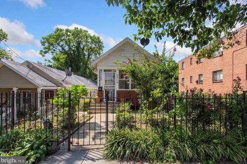 5919 Clay St, Washington, DC 20019-6862