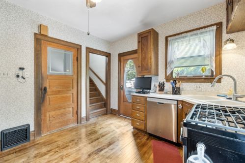 1525 82, Milwaukee WI 53222-2935 exterior