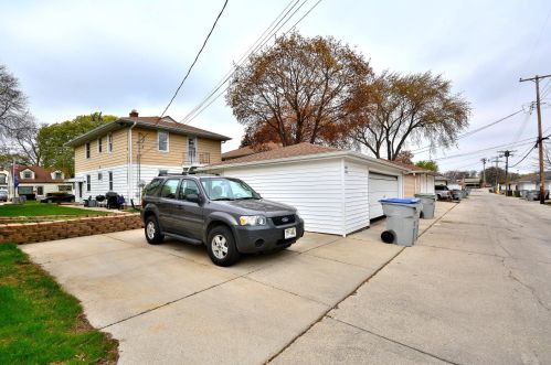 4008 52nd St, Milwaukee WI 53220-2608 exterior