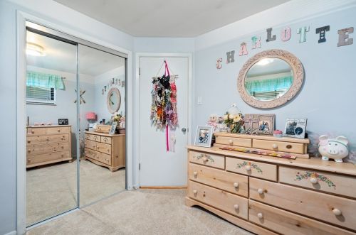 1107 Queensbury St, Pittsburgh PA 15205-3728 exterior