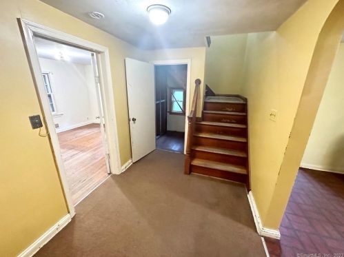 19 Kulas Ter, Seymour CT 06483-2715 exterior