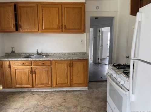 2 Lincoln Ave, Norwalk CT 06854-3709 exterior