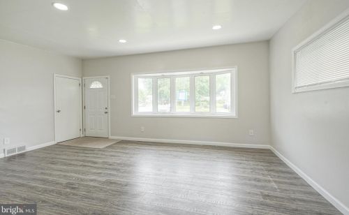 201 Gloucester Ave, Somerdale, NJ 08083-1633