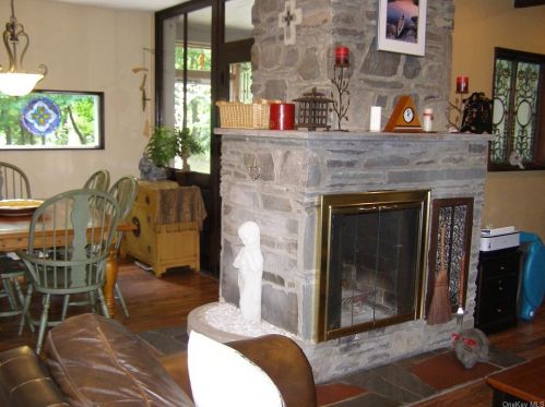 18 Pleasant Vw Rd, Poughkeepsie NY 12603-1420 exterior