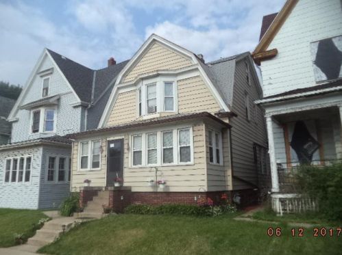 2933 27th St, Milwaukee, WI 53210-2012