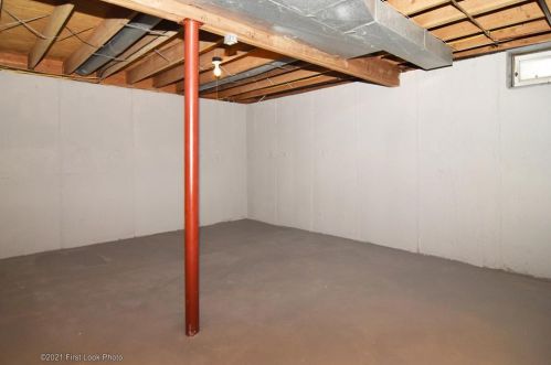 3 Marigold Cir, Providence RI 02904-3828 exterior