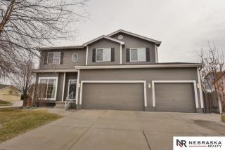 1701 Walnut Creek Dr, Omaha NE  68046-8203 exterior