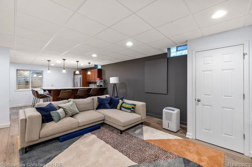 1174 Lakeside Dr, Bham MI 48009-1381 exterior