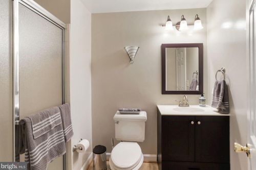 19840 Meredith Dr, Rockville MD 20855-2426 exterior