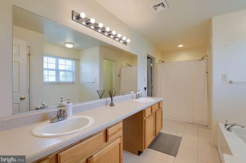 152 Merlin Dr, Hummelstown PA  17036-8841 exterior