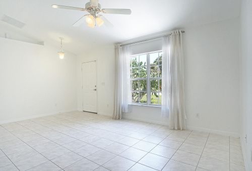 5609 Sunset Blvd, Fort Pierce, FL 34982-7569