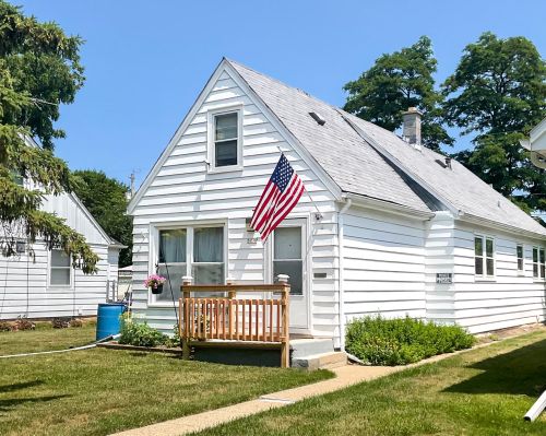 5738 38th St, Milwaukee, WI 53209-4022