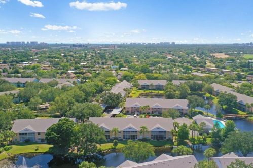 120 Pebble Shores Dr, Naples FL 34110-9257 exterior