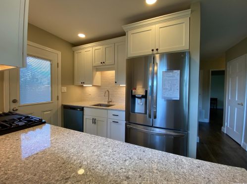 16 Richmond Pl, Commack, NY 11725-5008