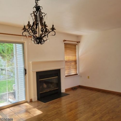 29 Rainier Ct, Hackettstown, NJ 07840-2826