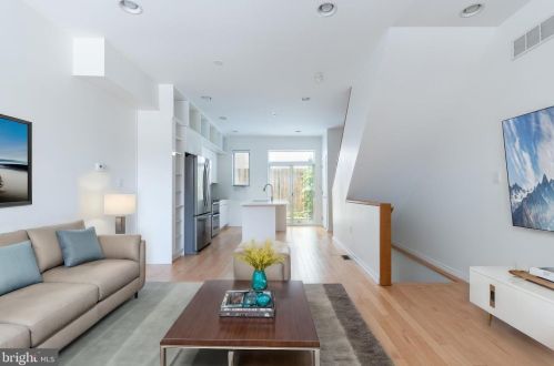 936 Leithgow St, Philadelphia PA 19123-1440 exterior