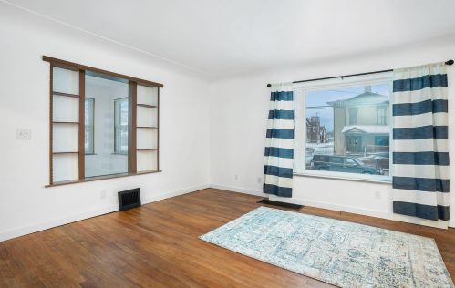 1094 Sanford St, Meskegon MI 49444-1437 exterior