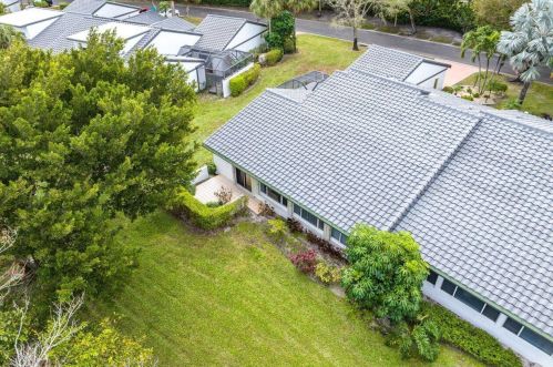 53 Hampshire Ln, Boynton Beach FL 33436-7414 exterior