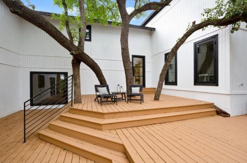 2100 Apricot Gln Dr, Austin TX 78746-7847 exterior