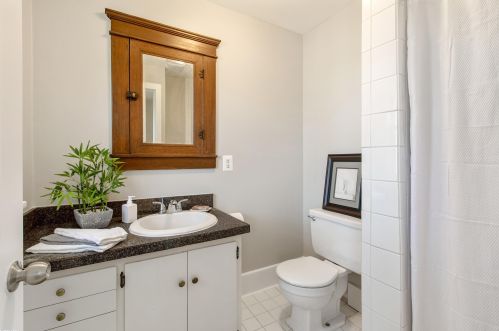 604 University Dr, Rochester MI 48307-1850 exterior