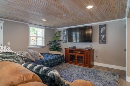 1165 Brownell St, Grand Rapids MI 49508-7431 exterior