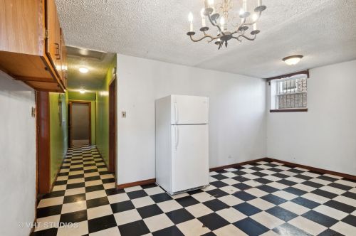 2449 Diversey Ave, Chicago IL 60647-1940 exterior