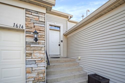 1614 Fieldstone Dr, Joliet IL 60404-8111 exterior