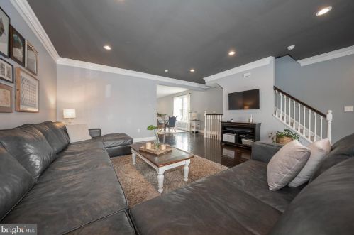 328 Lemonte St, Philadelphia PA 19128-4520 exterior