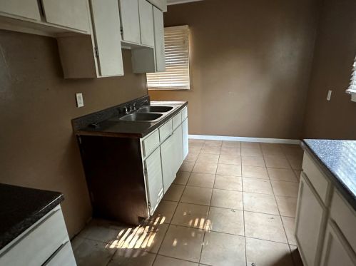 7727 Townsend St, Milwaukee, WI 53222-3929